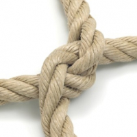 PP-Kletternetze mit Flechtknoten